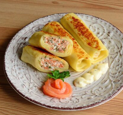 Млинці з сьомгою та сиром