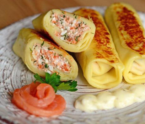 Млинці з сьомгою та сиром